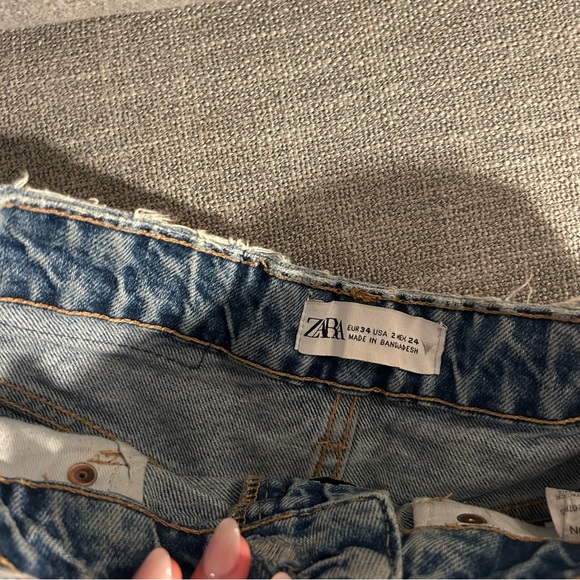 Zara Distressed Blue Denim Shorts - Picture 2 of 4